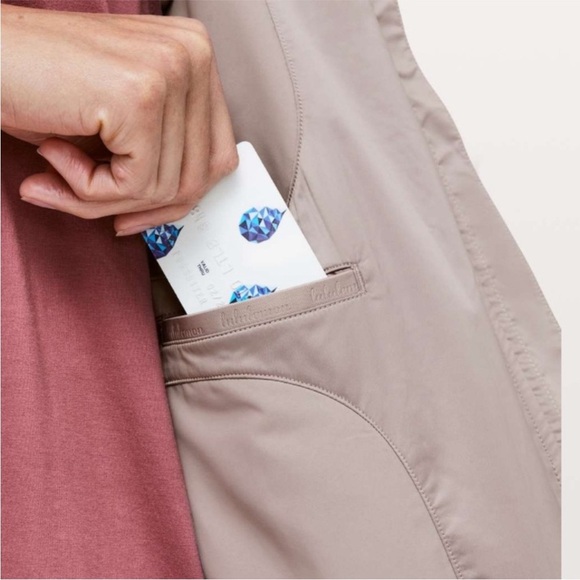 Lululemon Trace Back Bomber in Dark Chrome - Picture 6 of 16